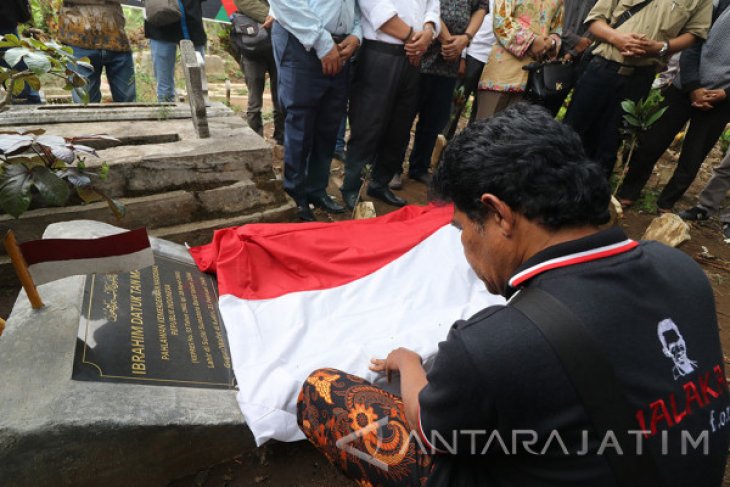 20171109Zarah-Makam-Tan-Malaka-091117-pf-1.jpg