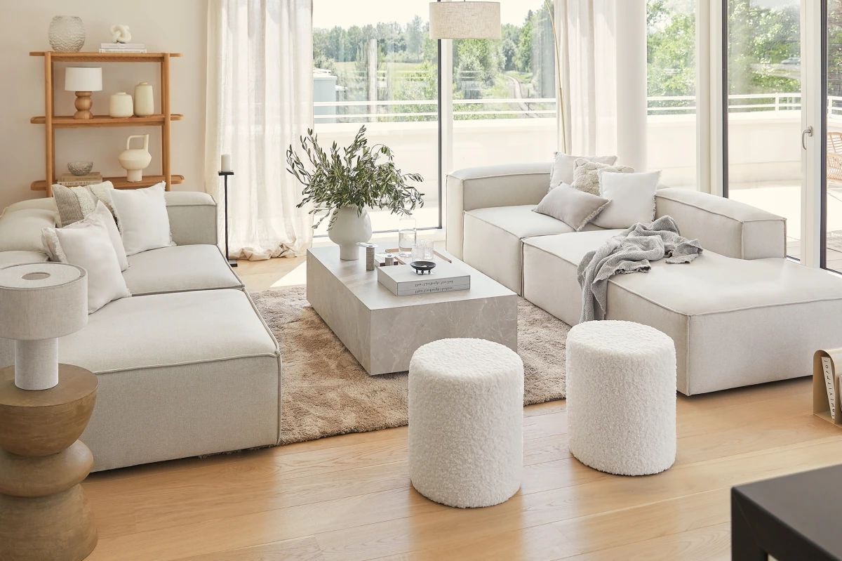 3-deux-canapes-imposants-pour-un-salon-xxl-plus-cosy-westwing.jpg
