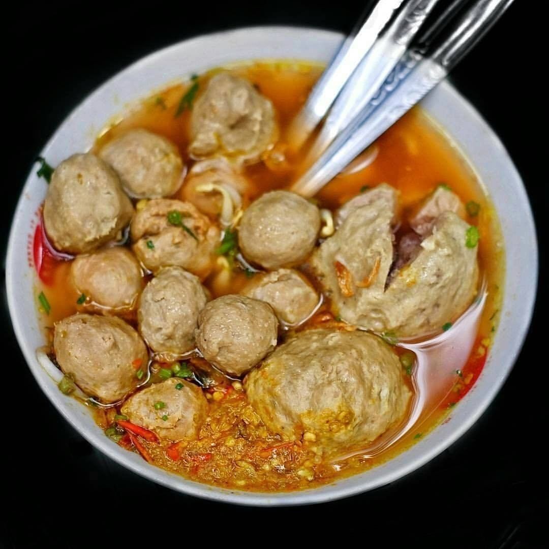 Bakso khas pare yang akan dimakan oleh youtuber