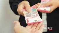 Dugaan-Politik-Uang-di-Masjid-Pelaku-Pembagian-Amplop-Diduga-Anggota-DPR-RI-Fraksi-PDIP-.jpg