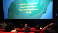Ilustrasi-pengunjung-sedang-menonton-film-di-bioskop-010125.jpg