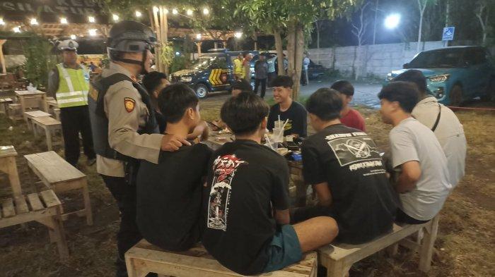 Kegiatan-patroli-bermotor-Polsek-Mojoroto-di-Kota-Kediri-Minggu-12112023-malam.jpg