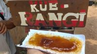 Kue-rangi-salah-satu-jajanan-tradisional-khas-Betawi-masih-bisa-dijumlai-di-kawasan-Bojong-Menteng.jpg