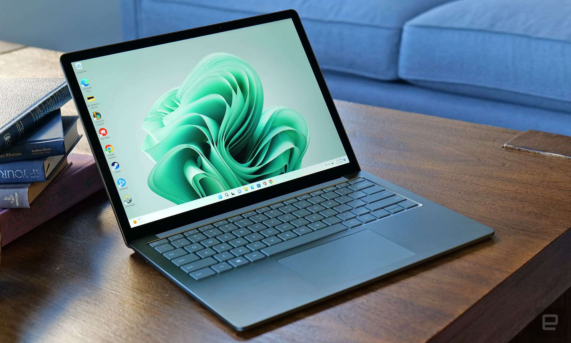 Microsoft-Surface-Laptop-5-13-Credit-Engadget.jpg