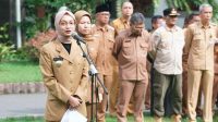 Wali-Kota-Kediri-Vinanda-Prameswati-memimpin-apel-pagi-di-lingkungan-Pemerintah-Kota-Kediri.jpg
