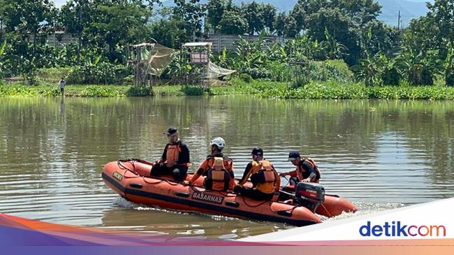 bunuh-diri-di-sungai-brantas-kota-kediri-1_169.jpeg
