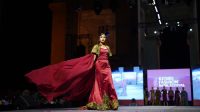 bupati-kediri-hanindhito-himawan-pramana-membuka-gelaran-kediri-fashion-batik-festival-kfbf-2023.jpeg