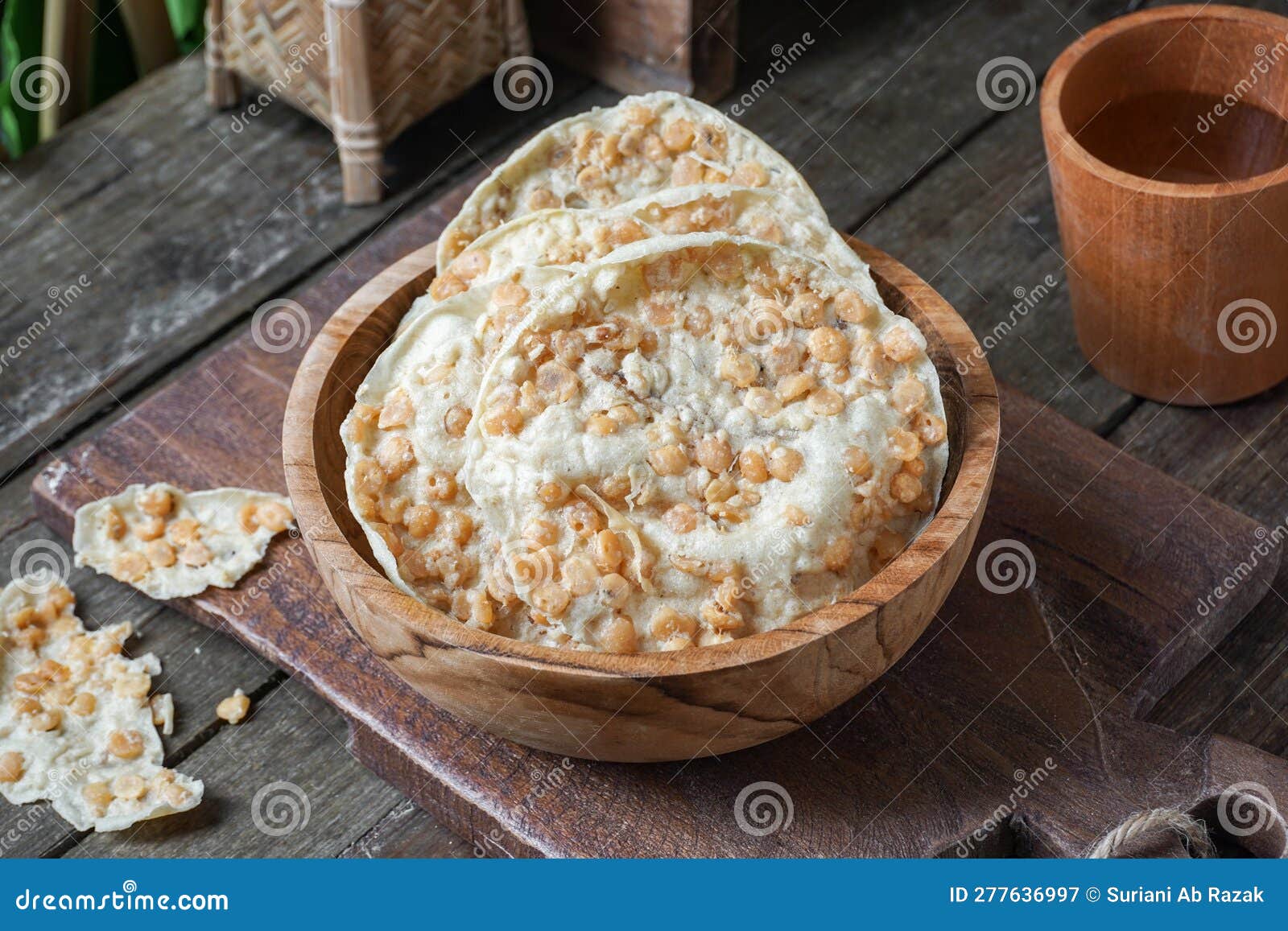 crunchy-snack-rempeyek-kacang-dal-asian-277636997.jpg