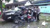 kecelakaan_innova_tol.jpg