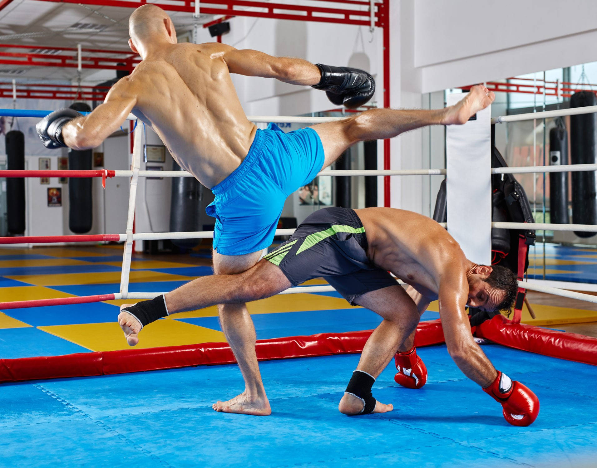 kickboxing-sparring-match-in-the-gym-dqs7kreml1cg5z0a.jpg