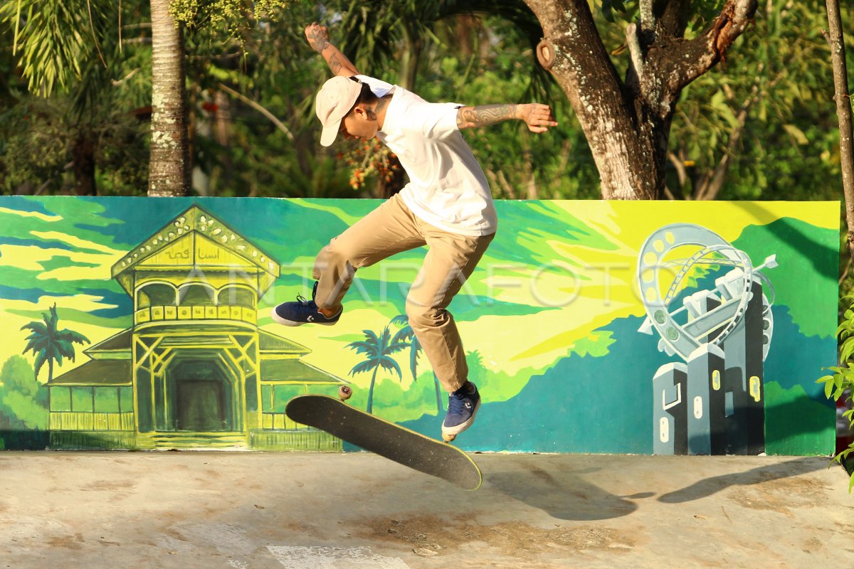 latihan-skate-board-di-taman-t6su-dom.jpg