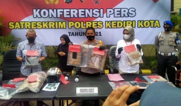 prostitusi-online-di-nalik-kasus-pembunuhan-di-hotel-Lotus-Kediri.jpg