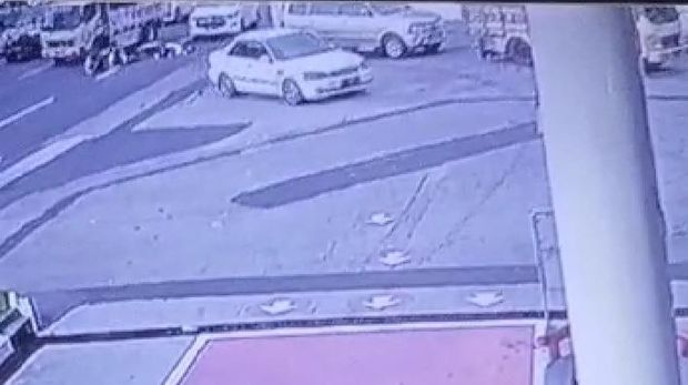 rekaman-cctv-mobil-menyenggol-sepeda-motor-di-jalan-jogja-solo-tepatnya-di-depan-spbu-jonggrang-kecamatan-klaten-utara-klaten-_169.jpeg