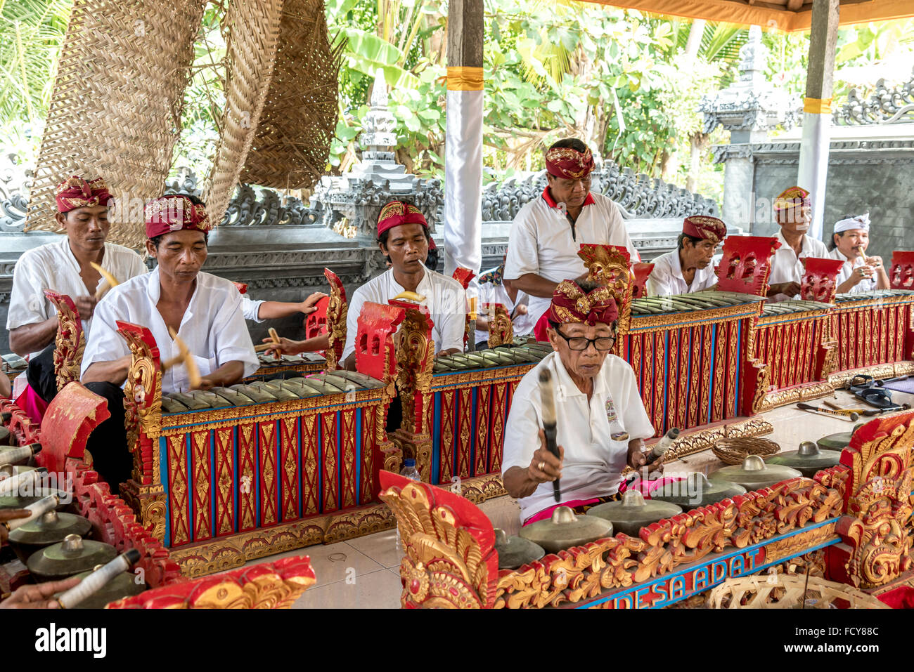 traditional-gamelan-ensemble-during-a-temple-ceremony-in-lovina-bali-FCY88C.jpg
