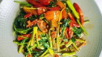 tumis-kangkung-terasi-pedas-foto-resep-utama.jpg